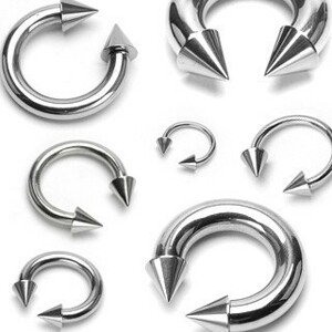 Piercing z chirurgickej ocele, podkova s hrotmi - Rozmer: 1,2 mm x 12 mm x 4x4 mm