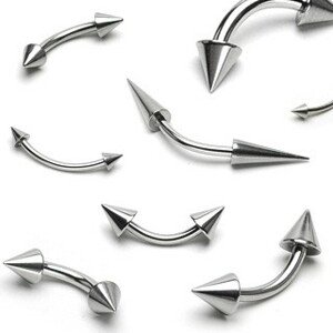 Oceľový piercing striebornej farby, zahnutá činka ukončená dvoma kužeľmi - Rozmer: 1,6 mm x 11 mm x 4x12 mm