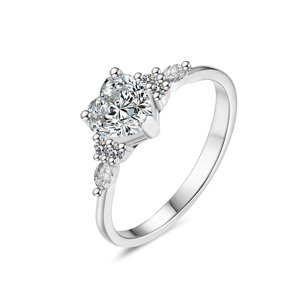 Olivie Stříbrný prsten MOISSANITE SRDCE 9836 Velikost prstenů: 5 (EÚ: 49 – 50) Ag 925; ≤1,9 g.