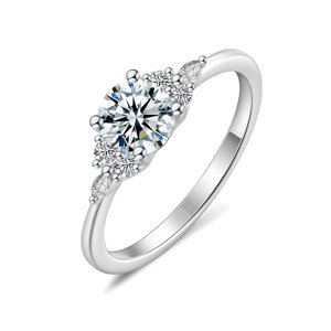 Olivie Stříbrný prsten MOISSANITE 9842 Velikost prstenů: 6 (EÚ: 51 – 53) Ag 925; ≤1,7 g.